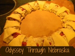 How to make An edible wreath made out of crescent rolls